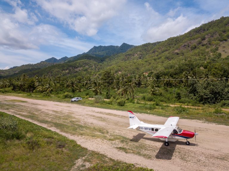 De afbeelding toont een GA8 airvan uit de MAF vloot